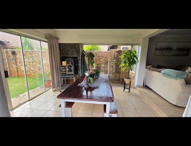 2 BEDROOM TOWNHOUSE FOR SALE IN MONTANA